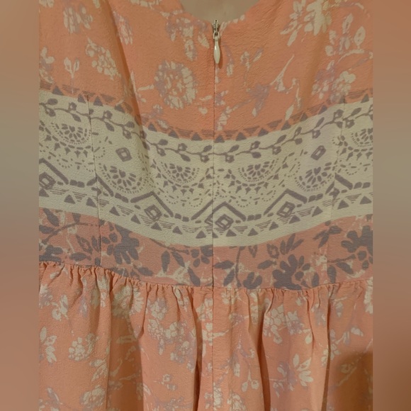 Dress - Picture 4 of 4